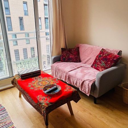 Bright Fun Relaxing Apartment In The Heart Of Epsom Zewnętrze zdjęcie