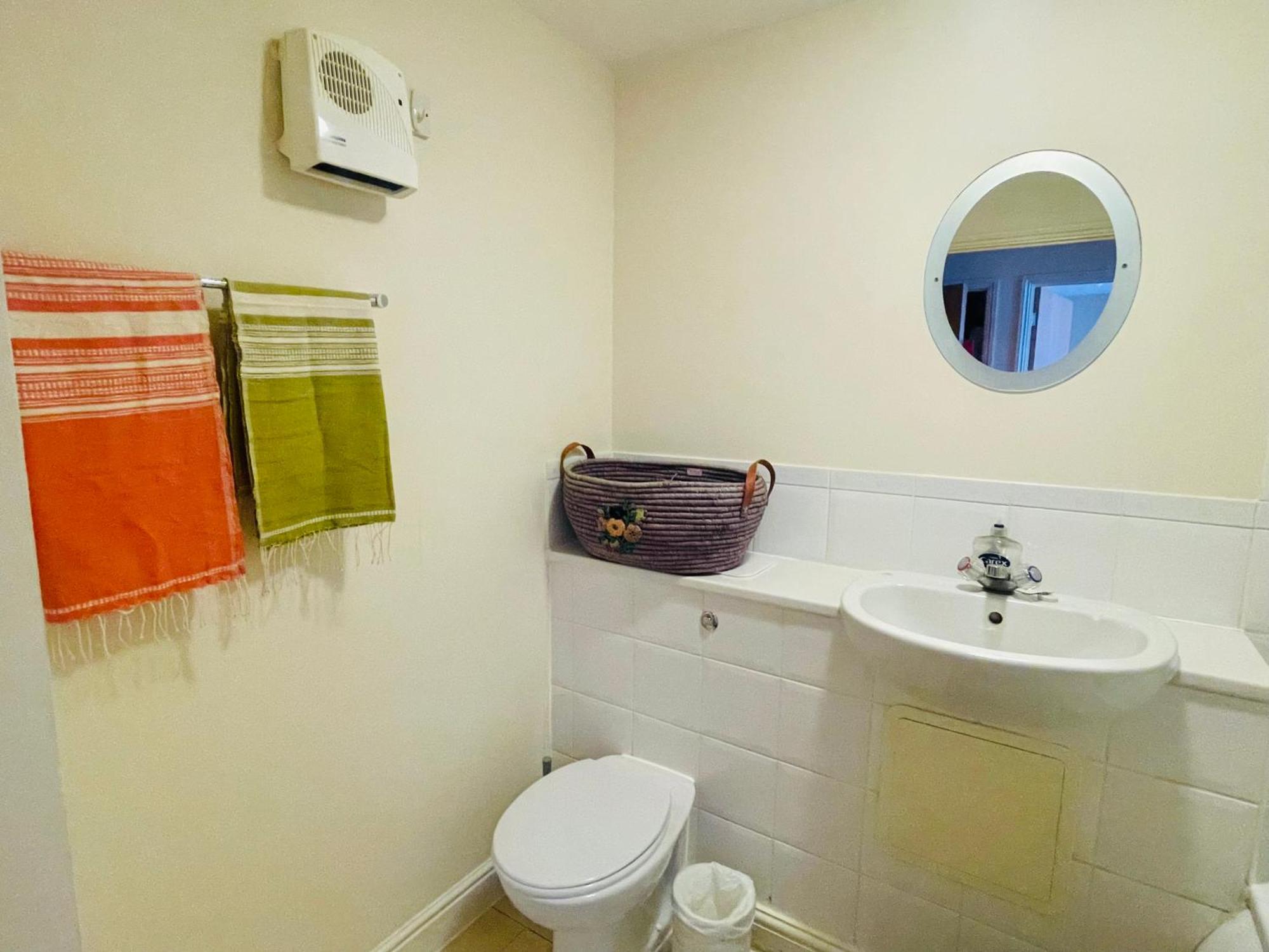 Bright Fun Relaxing Apartment In The Heart Of Epsom Zewnętrze zdjęcie
