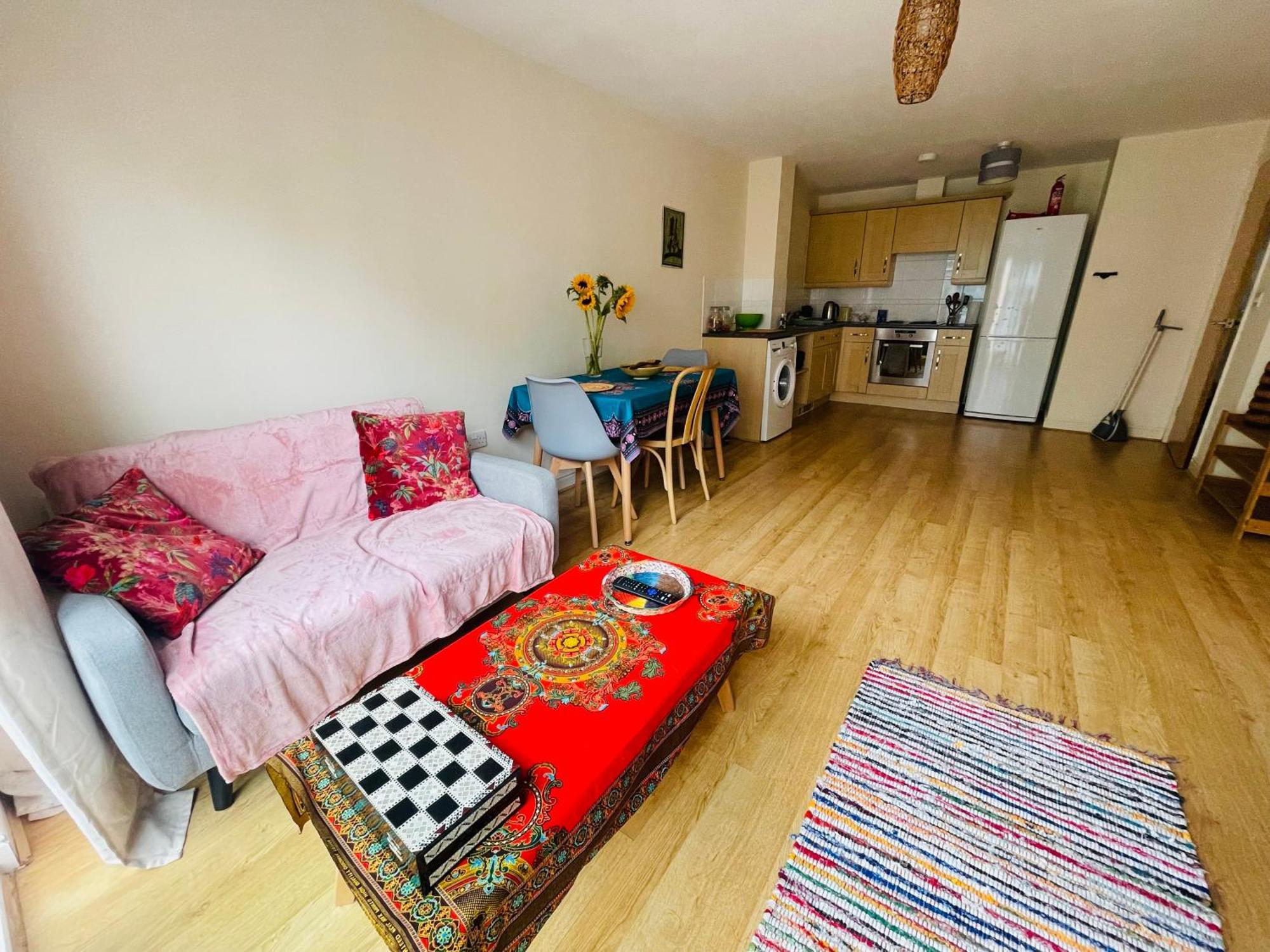 Bright Fun Relaxing Apartment In The Heart Of Epsom Zewnętrze zdjęcie